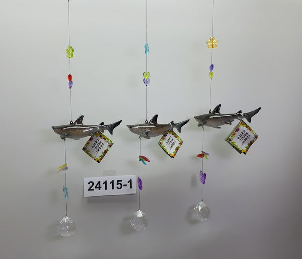 מובייל כריש עם קישוטי אקרילים  וכדור קריסטל