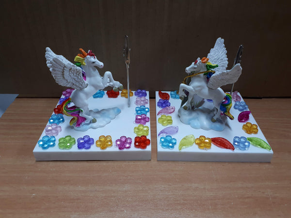 קליפס חד קרן על בסיס שיש עם קישוטים